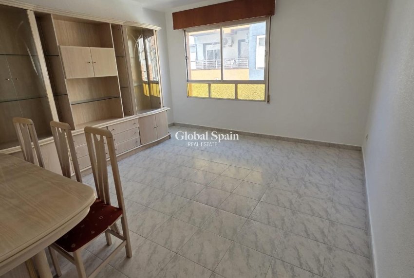 Resale - APARTMENT -
TORREVIEJA - Las Piscinas Naturales