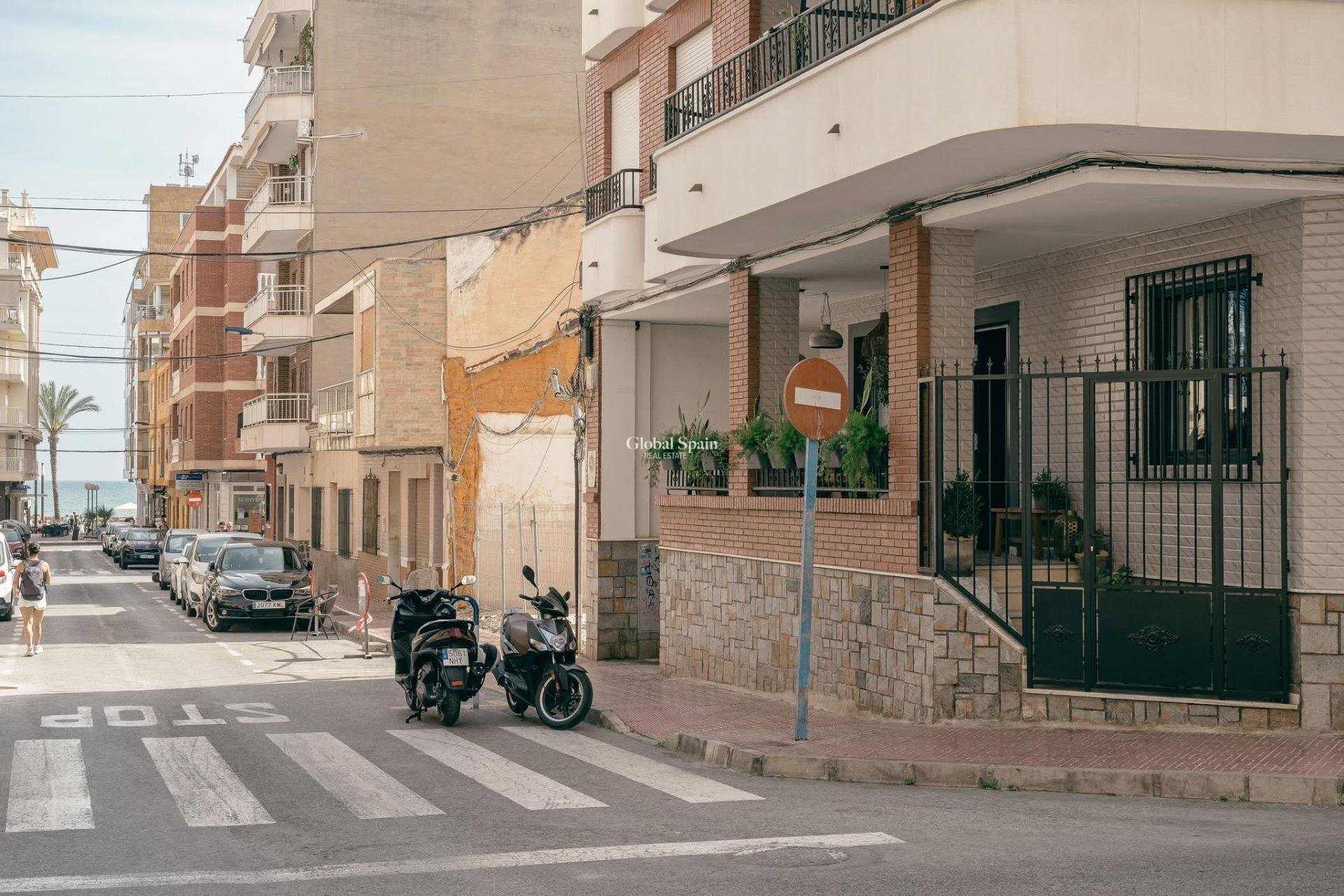 Resale - APARTMENT -
TORREVIEJA - Las Piscinas Naturales