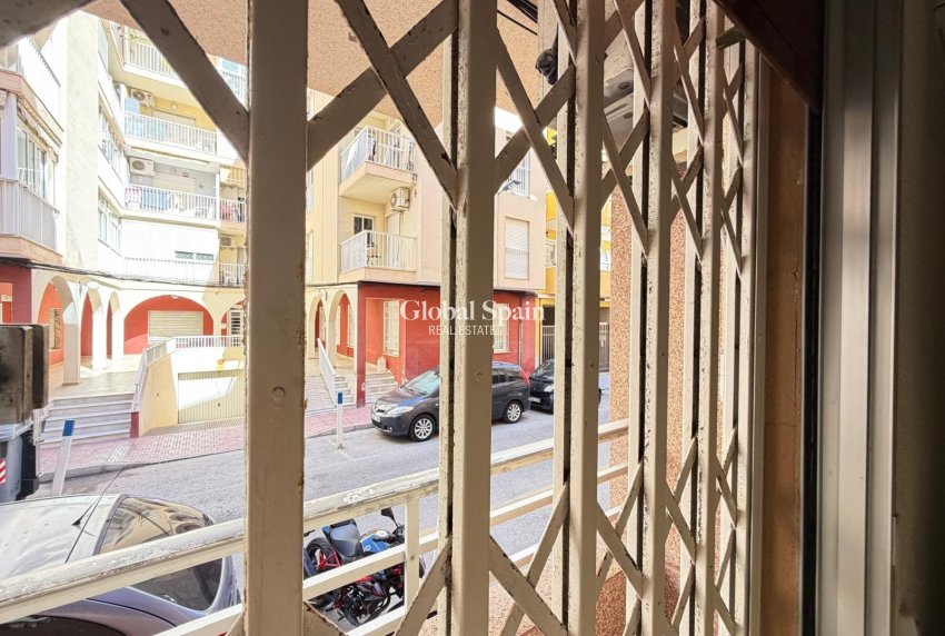 Resale - APARTMENT -
TORREVIEJA - Las Piscinas Naturales