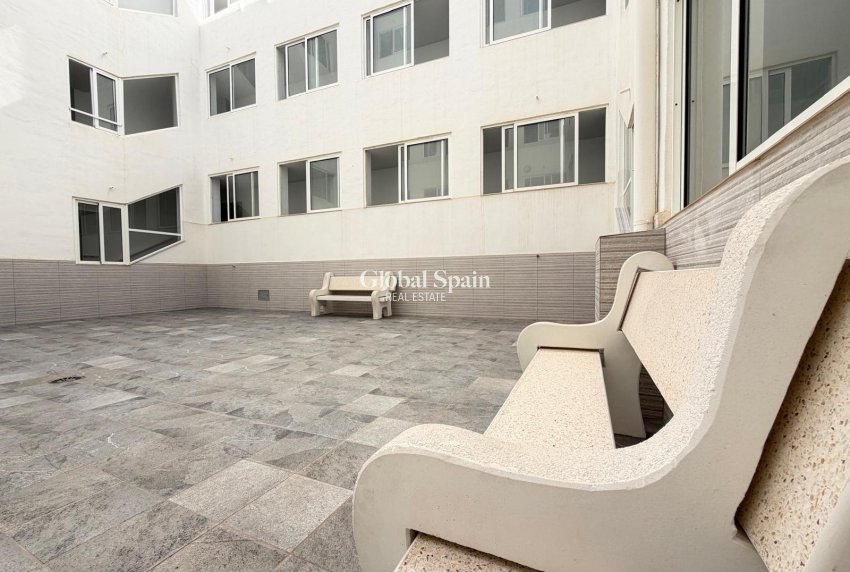 Resale - APARTMENT -
TORREVIEJA - Las Piscinas Naturales