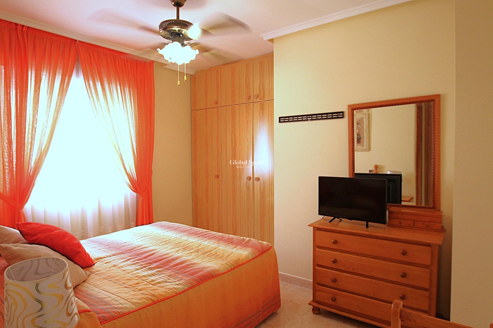 Resale - APARTMENT -
TORREVIEJA - Las Piscinas Naturales