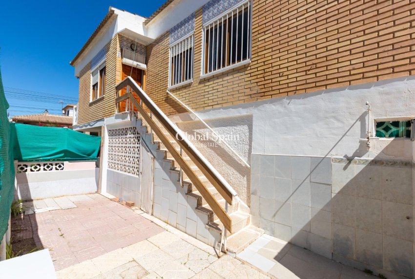 Resale - APARTMENT -
TORREVIEJA - Los Europeos