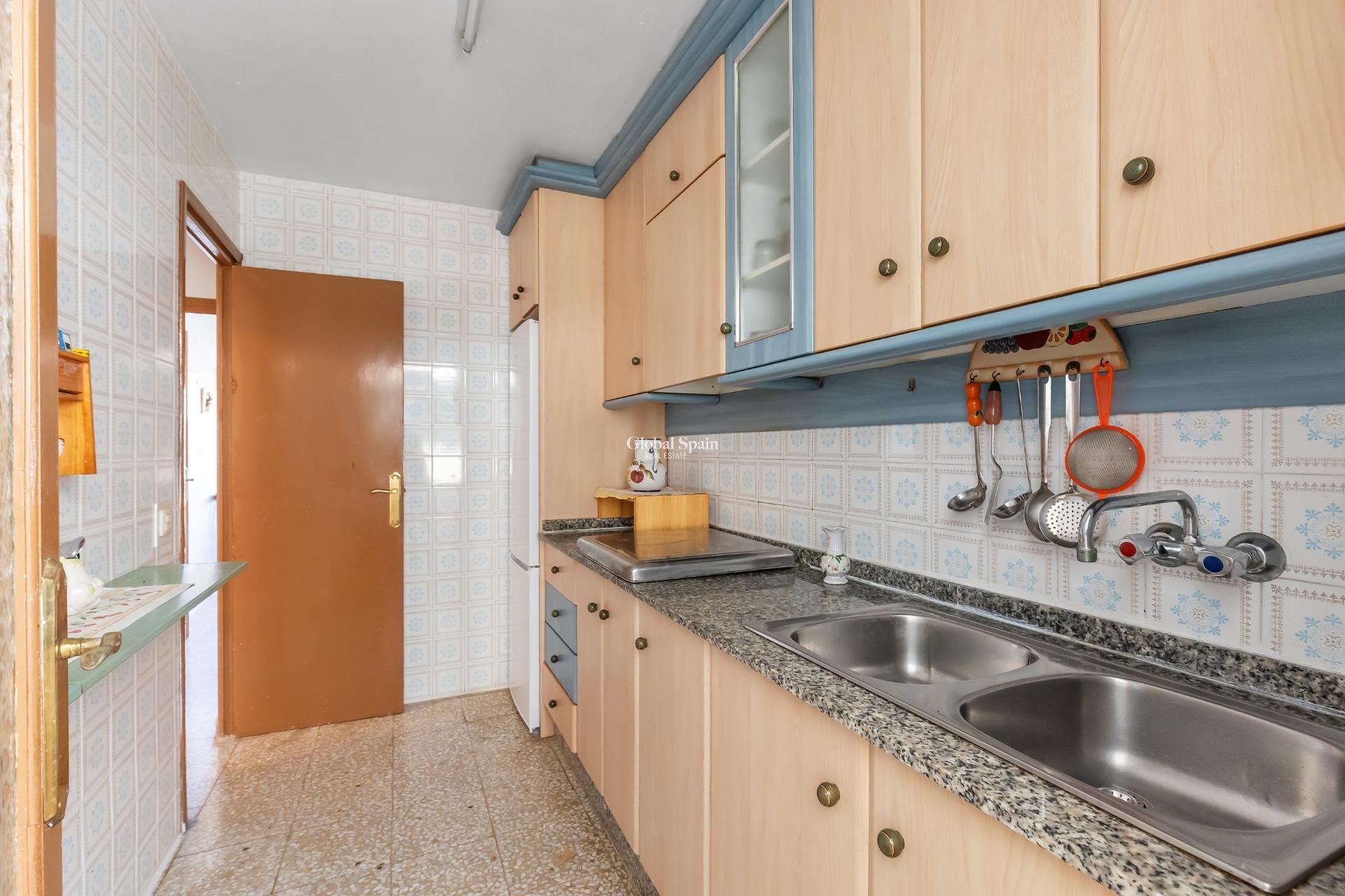 Resale - APARTMENT -
TORREVIEJA - Los Europeos