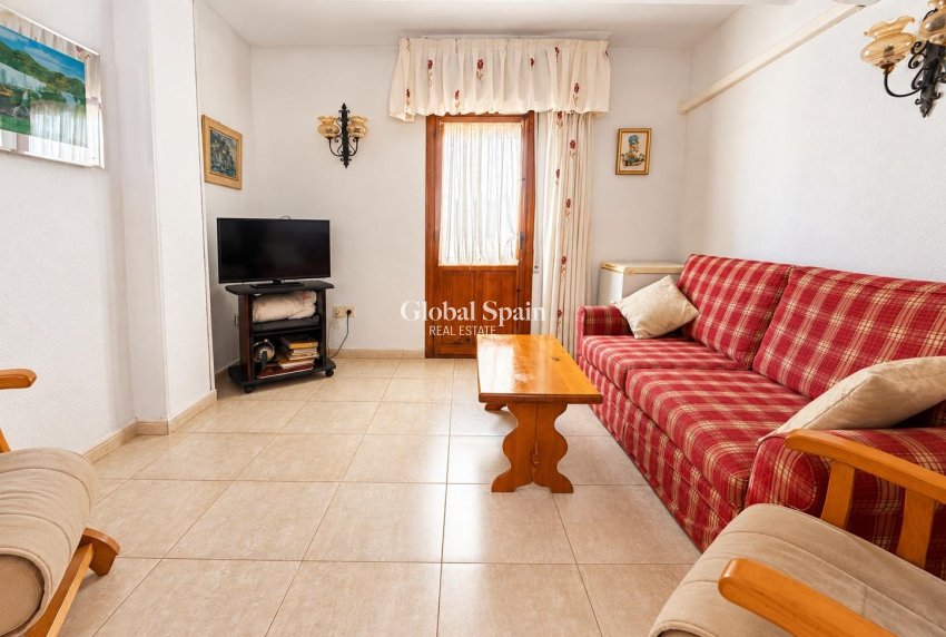 Resale - APARTMENT -
TORREVIEJA - Los Europeos