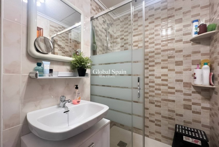 Resale - APARTMENT -
TORREVIEJA - Los Frutales