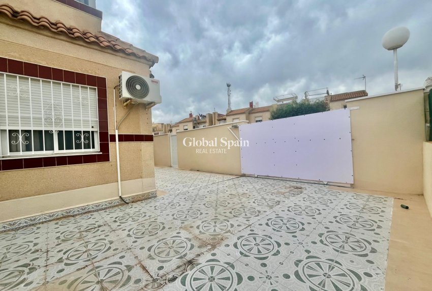 Resale - APARTMENT -
TORREVIEJA - Paraje Natural