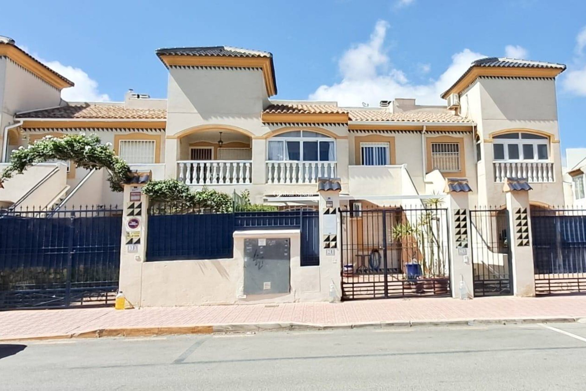 Resale - APARTMENT -
TORREVIEJA - Parque Acuático - Sector 25