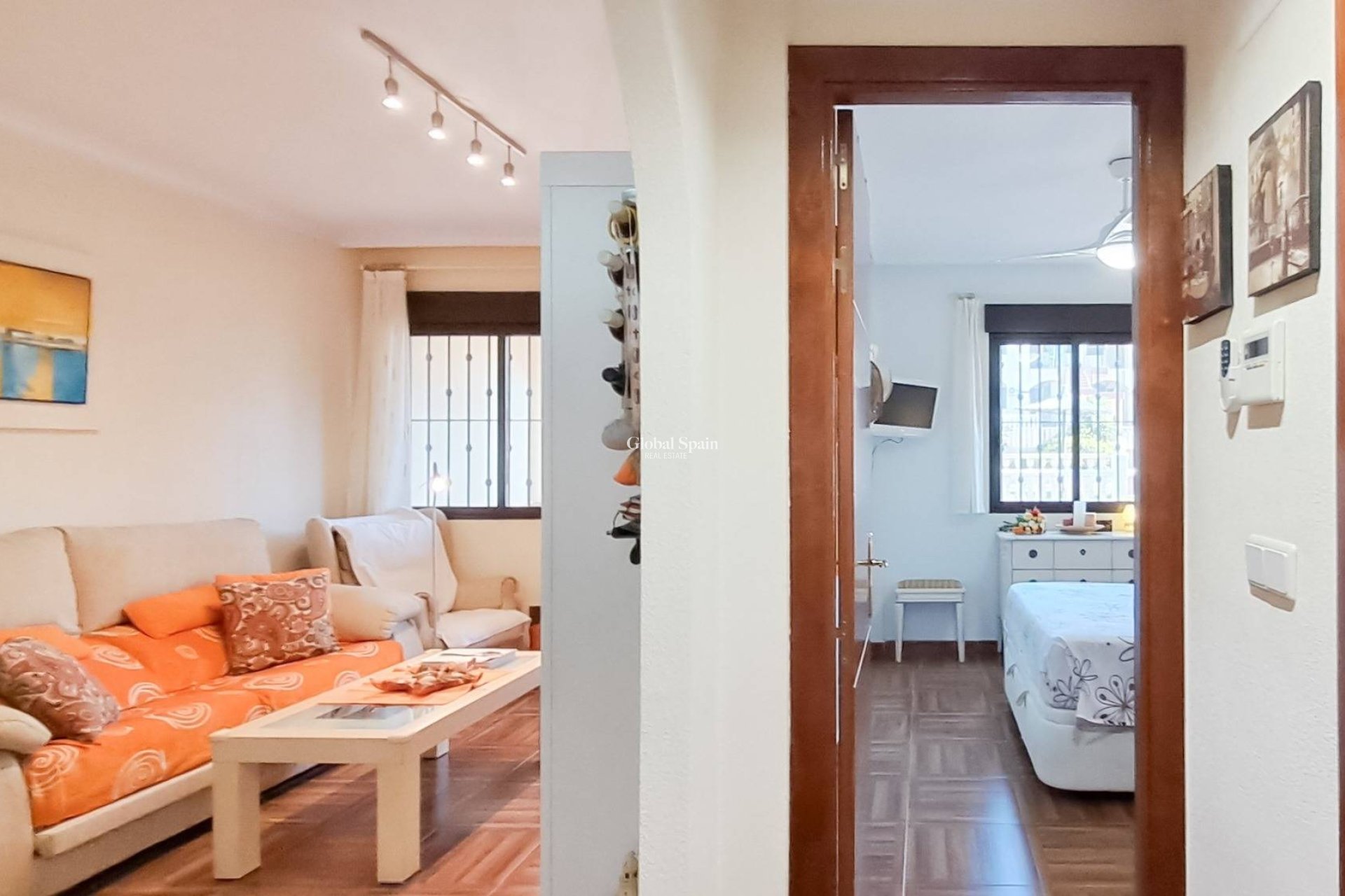 Resale - APARTMENT -
TORREVIEJA - Parque Acuático - Sector 25