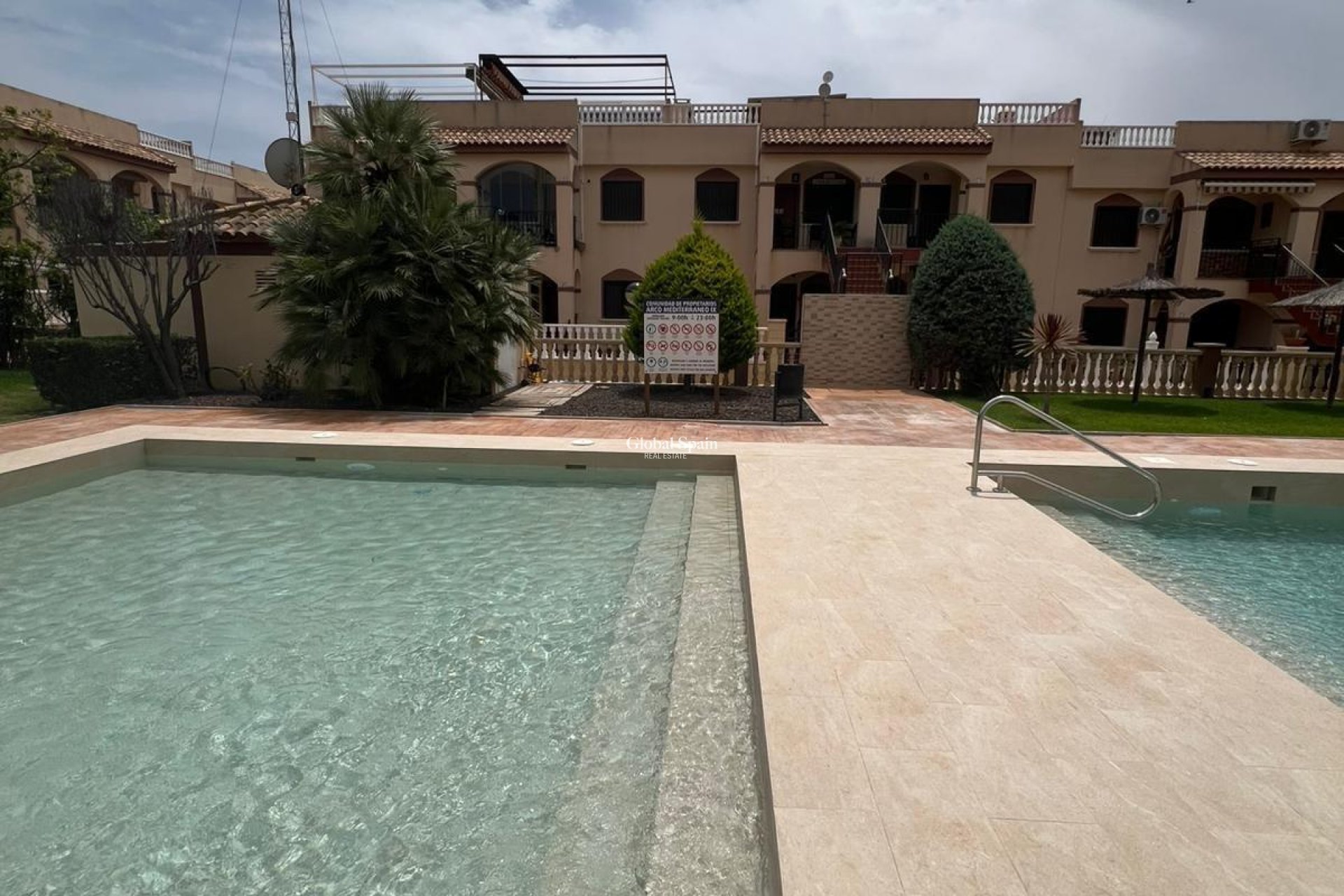Resale - APARTMENT -
TORREVIEJA - Parque Acuático - Sector 25