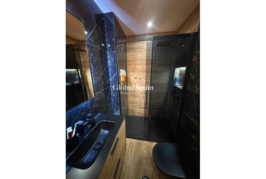 Resale - APARTMENT -
TORREVIEJA - Parque de las Naciones