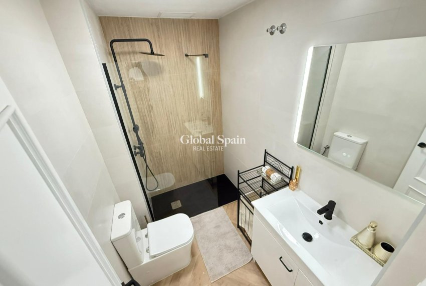 Resale - APARTMENT -
TORREVIEJA - Parque de las Naciones