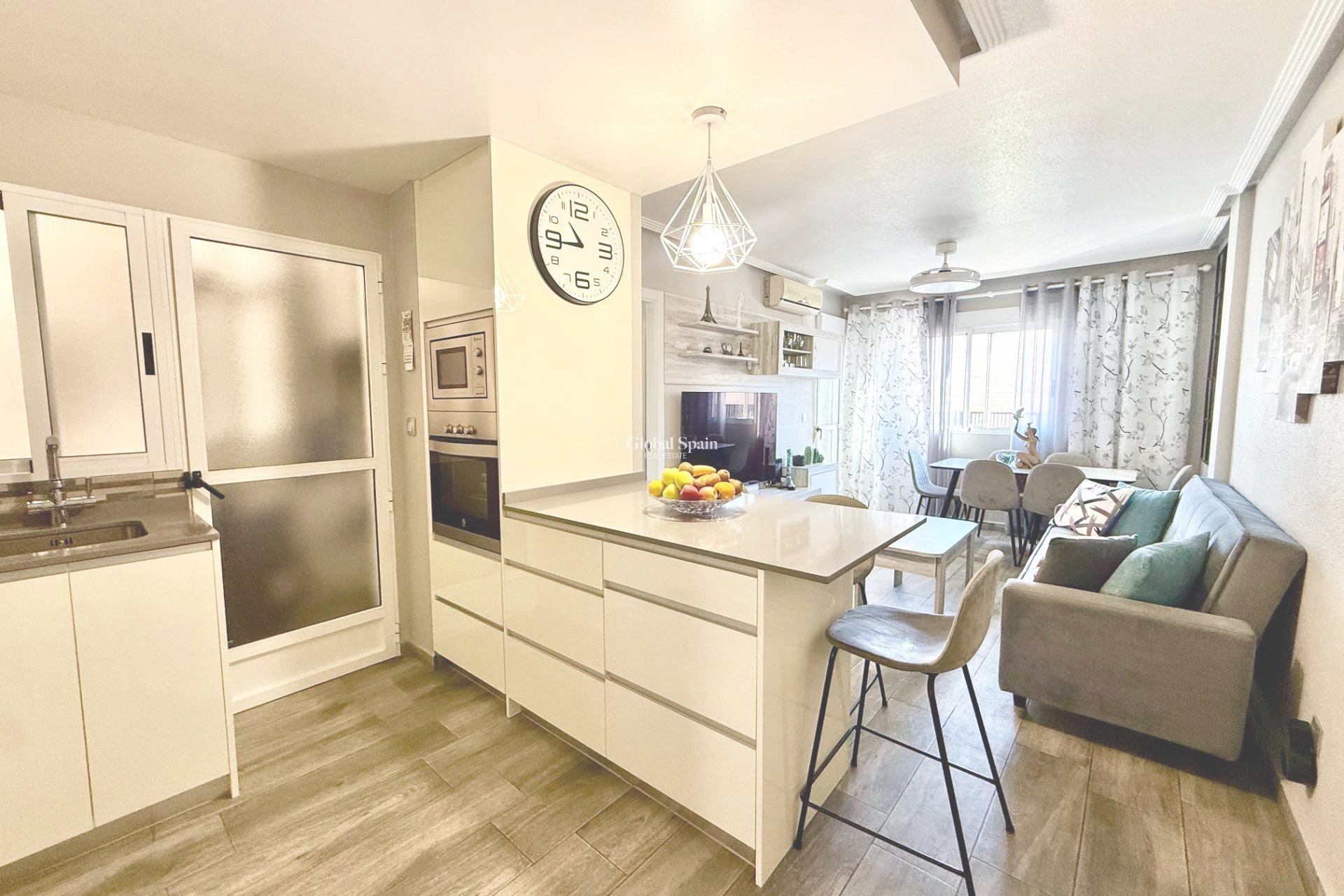 Resale - APARTMENT -
TORREVIEJA - Parque de las Naciones