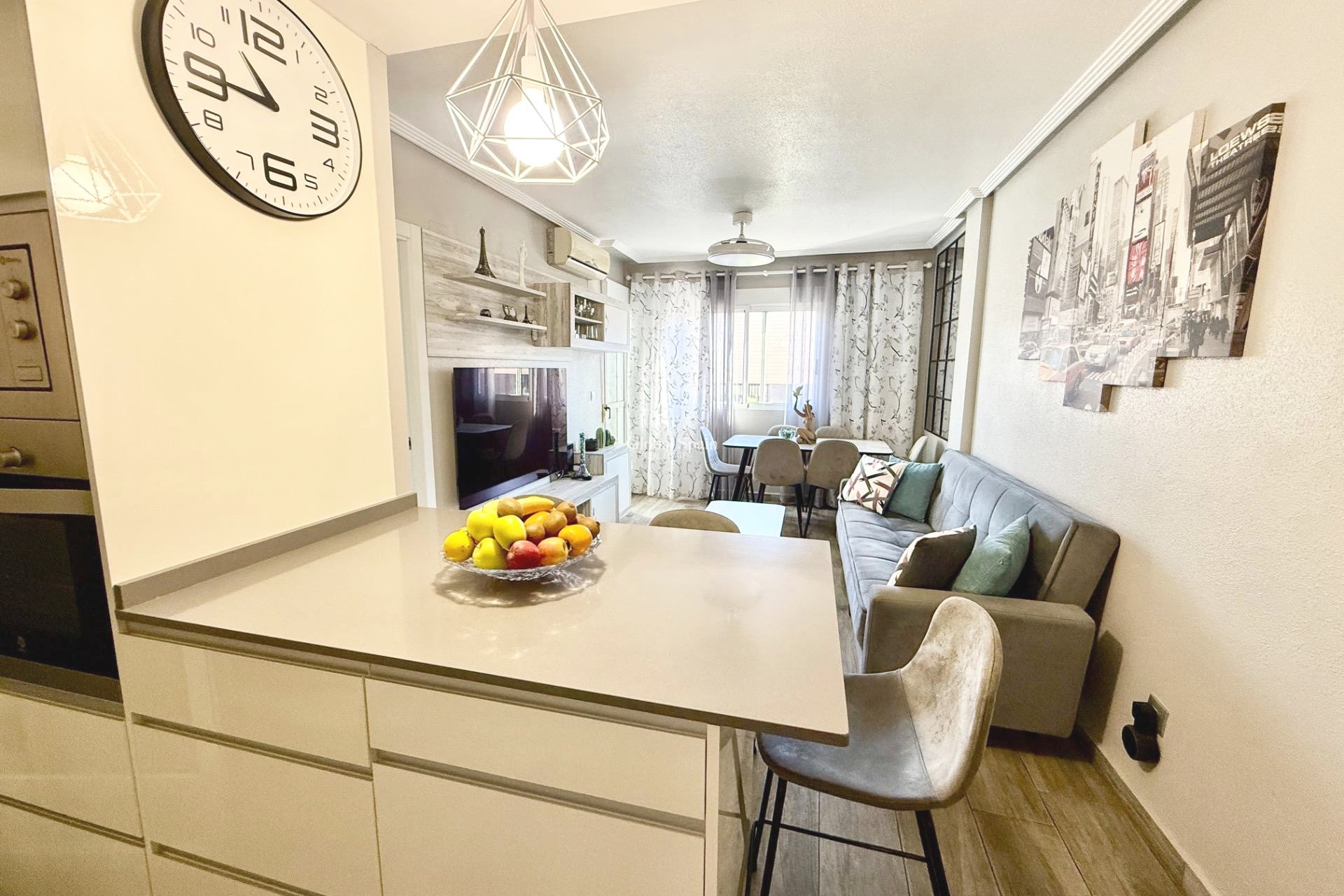 Resale - APARTMENT -
TORREVIEJA - Parque de las Naciones