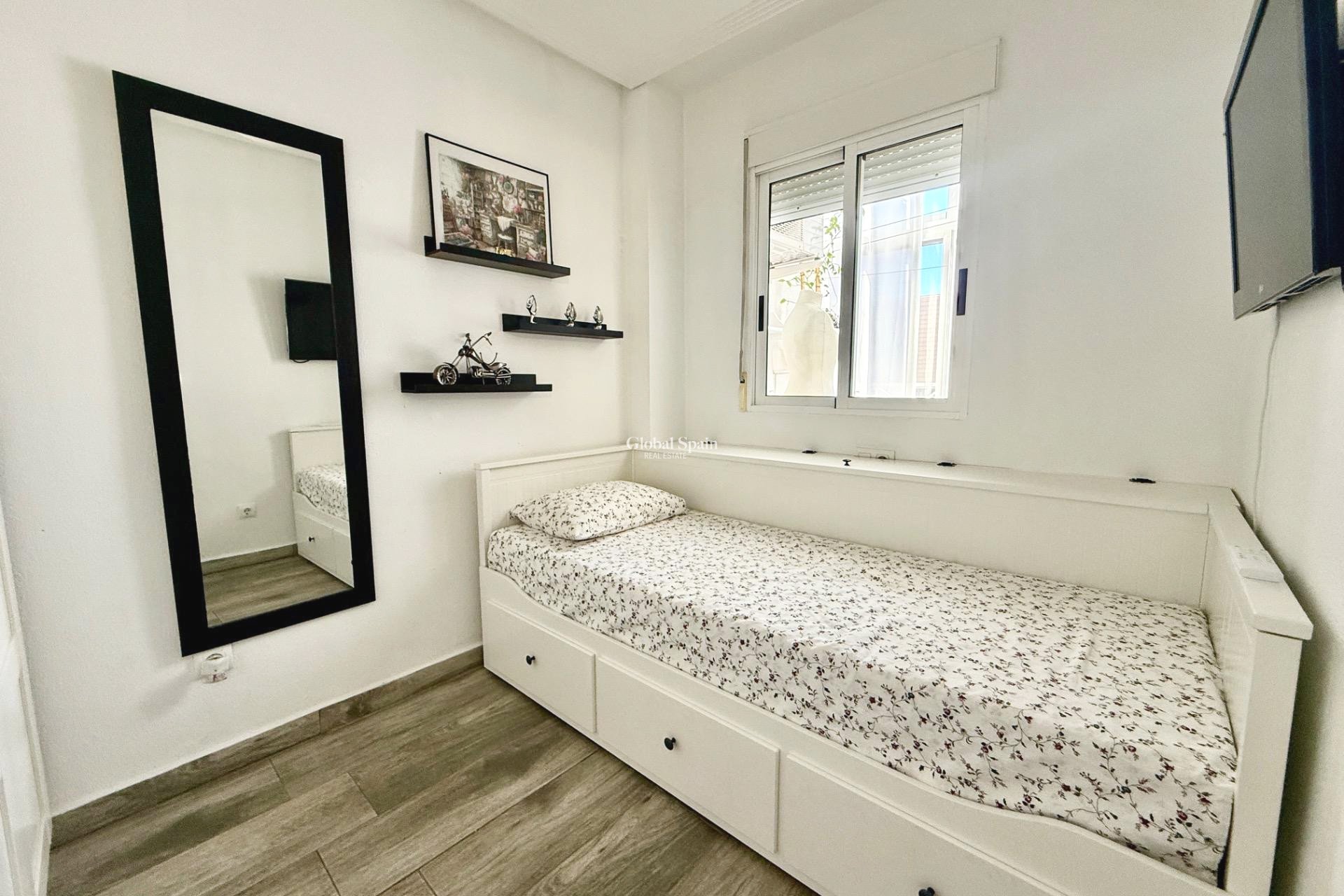 Resale - APARTMENT -
TORREVIEJA - Parque de las Naciones