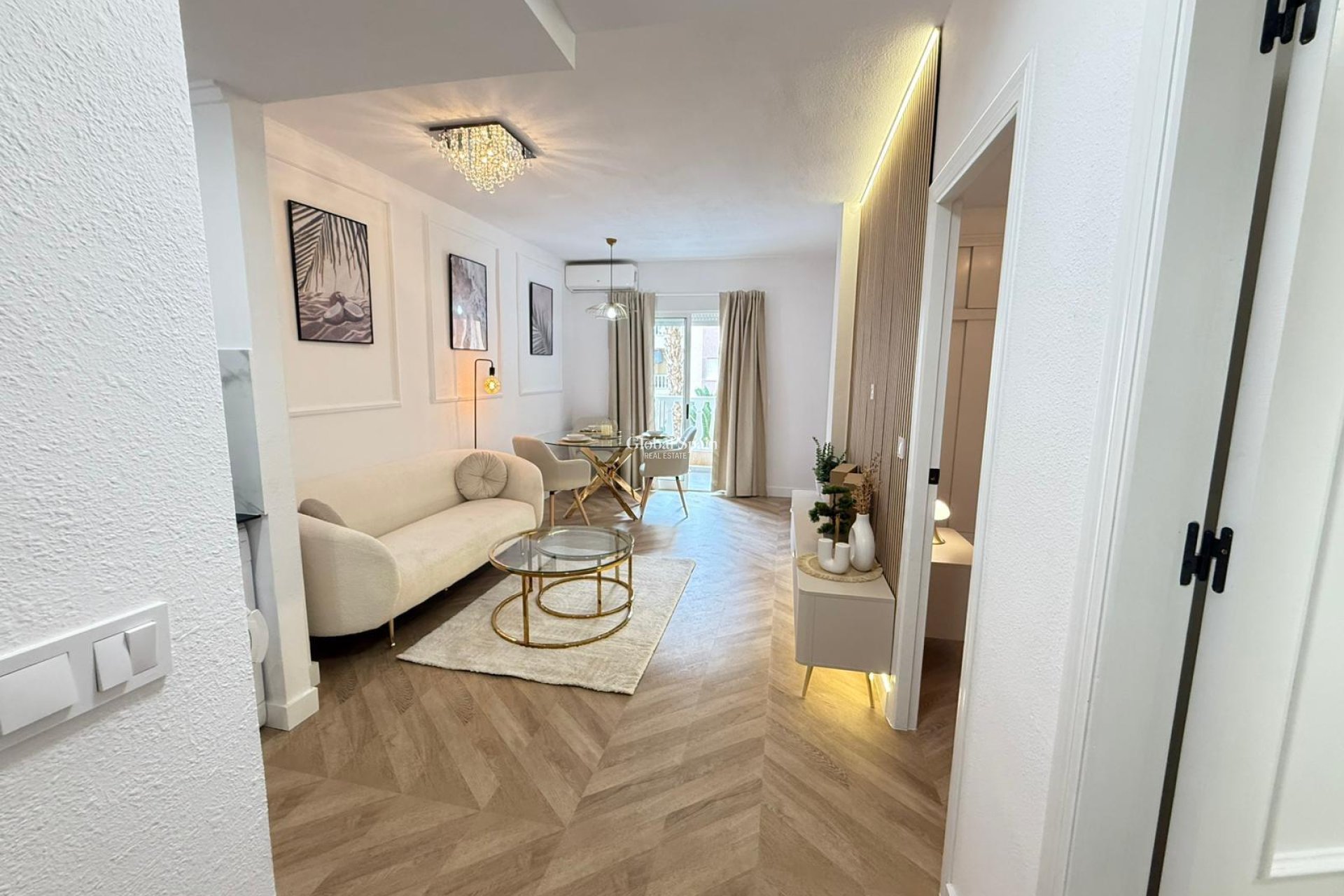 Resale - APARTMENT -
TORREVIEJA - Parque de las Naciones