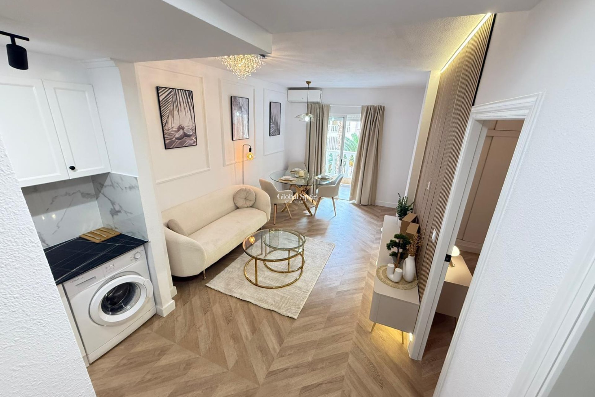 Resale - APARTMENT -
TORREVIEJA - Parque de las Naciones