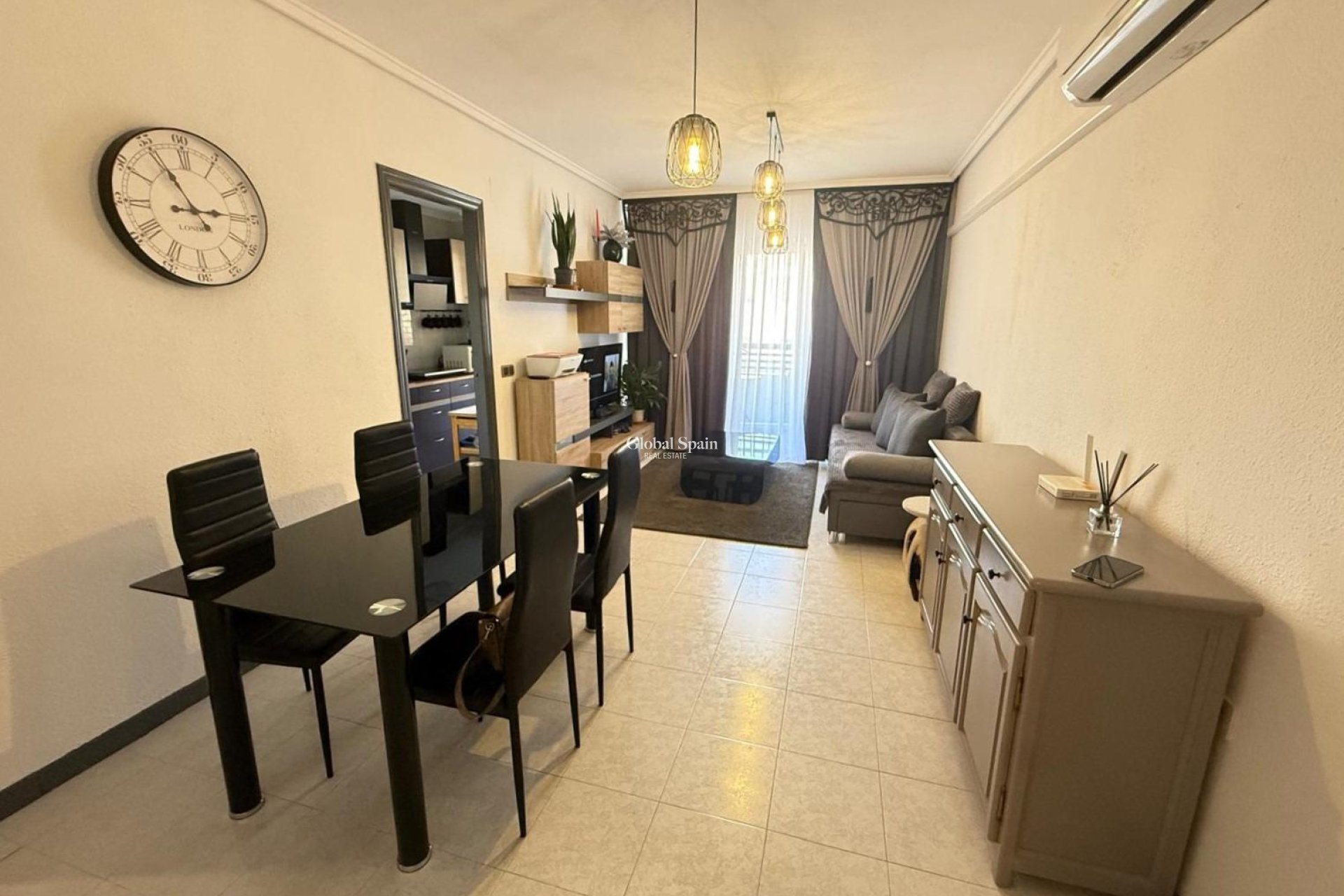 Resale - APARTMENT -
TORREVIEJA - Parque de las Naciones
