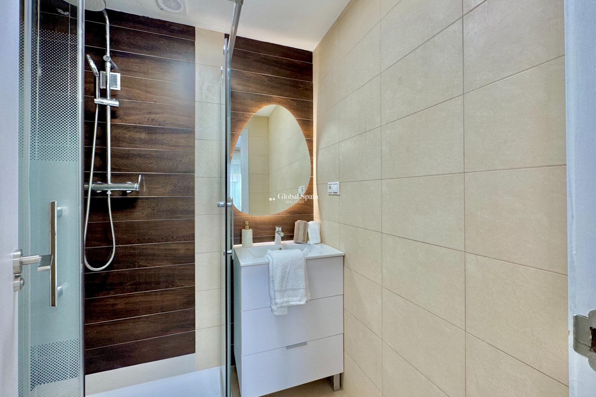 Resale - APARTMENT -
TORREVIEJA - Parque de las Naciones