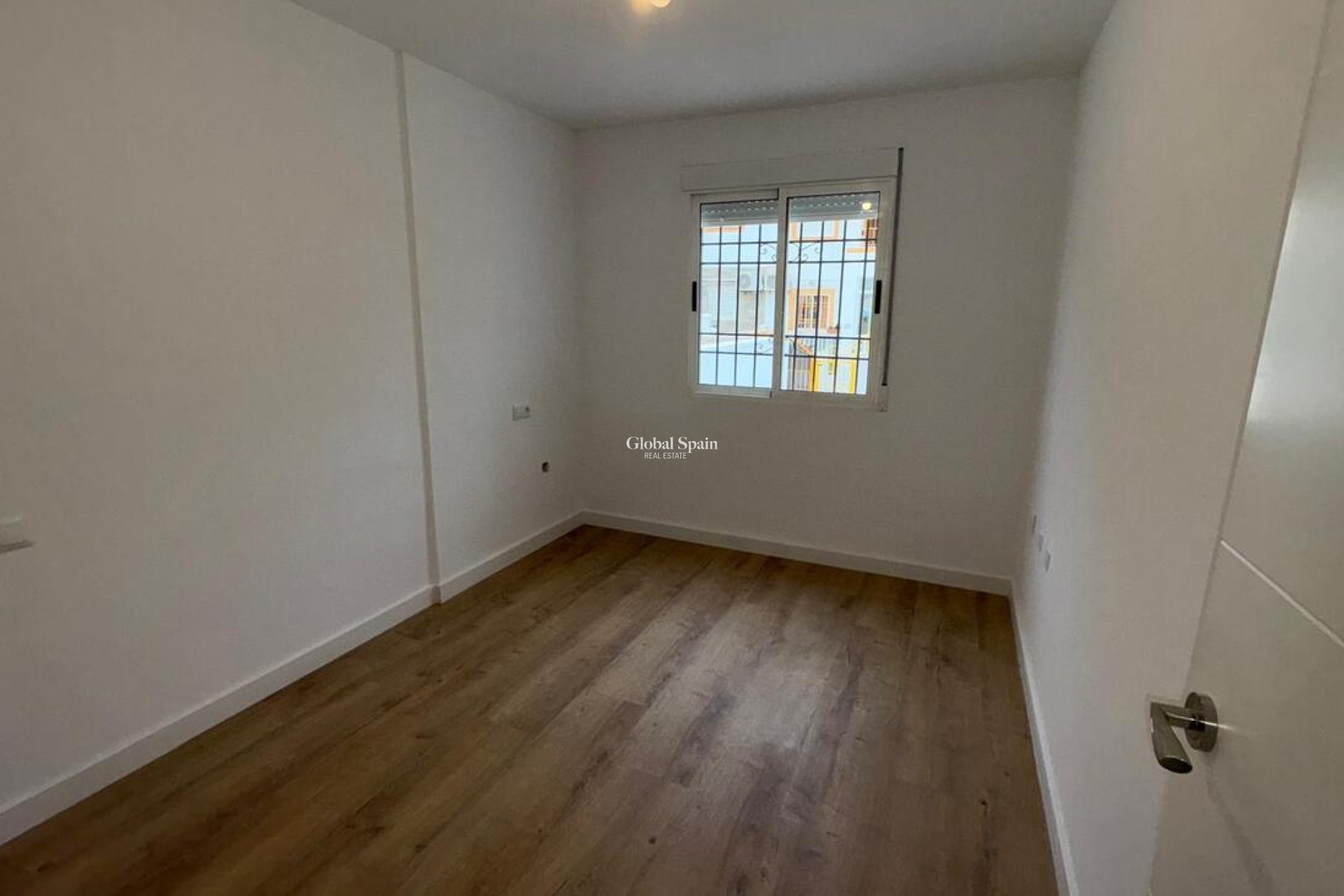 Resale - APARTMENT -
TORREVIEJA - Parque de las Naciones