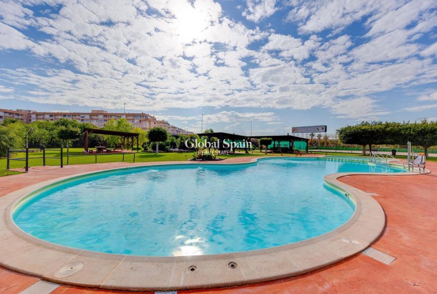 Resale - APARTMENT -
TORREVIEJA - Parque de las Naciones