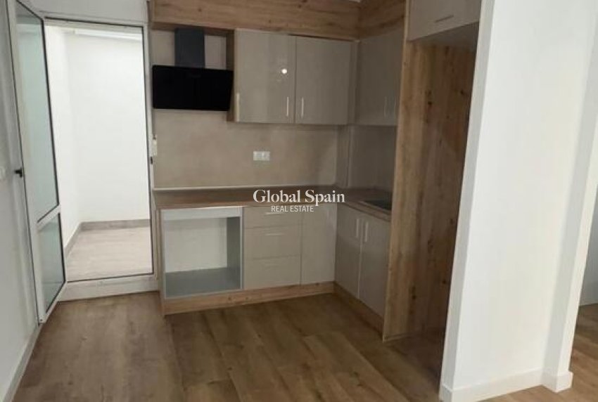 Resale - APARTMENT -
TORREVIEJA - Parque de las Naciones