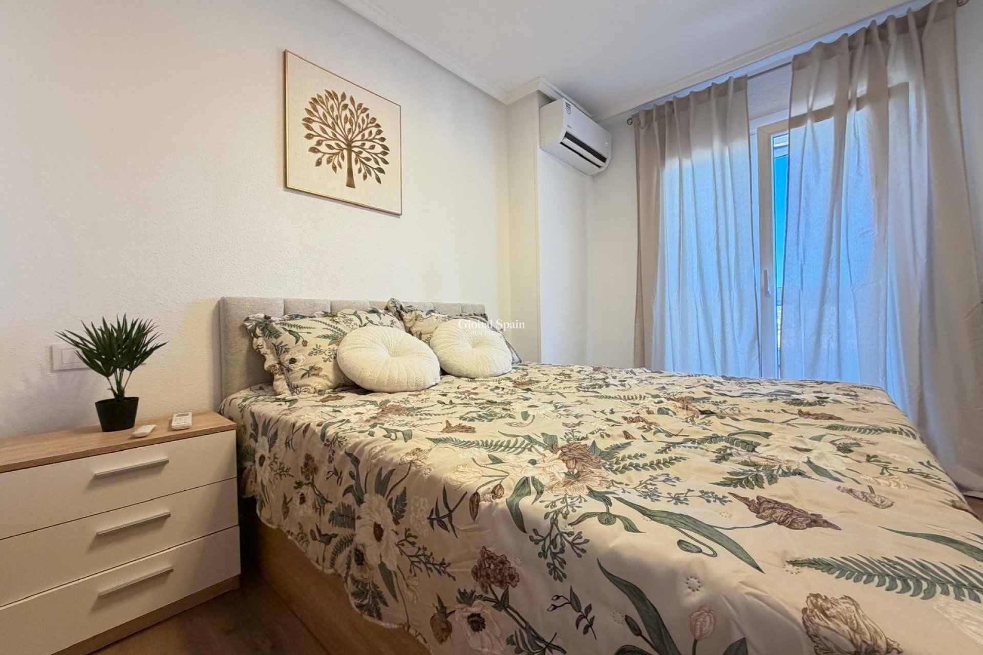 Resale - APARTMENT -
TORREVIEJA - Parque de las Naciones