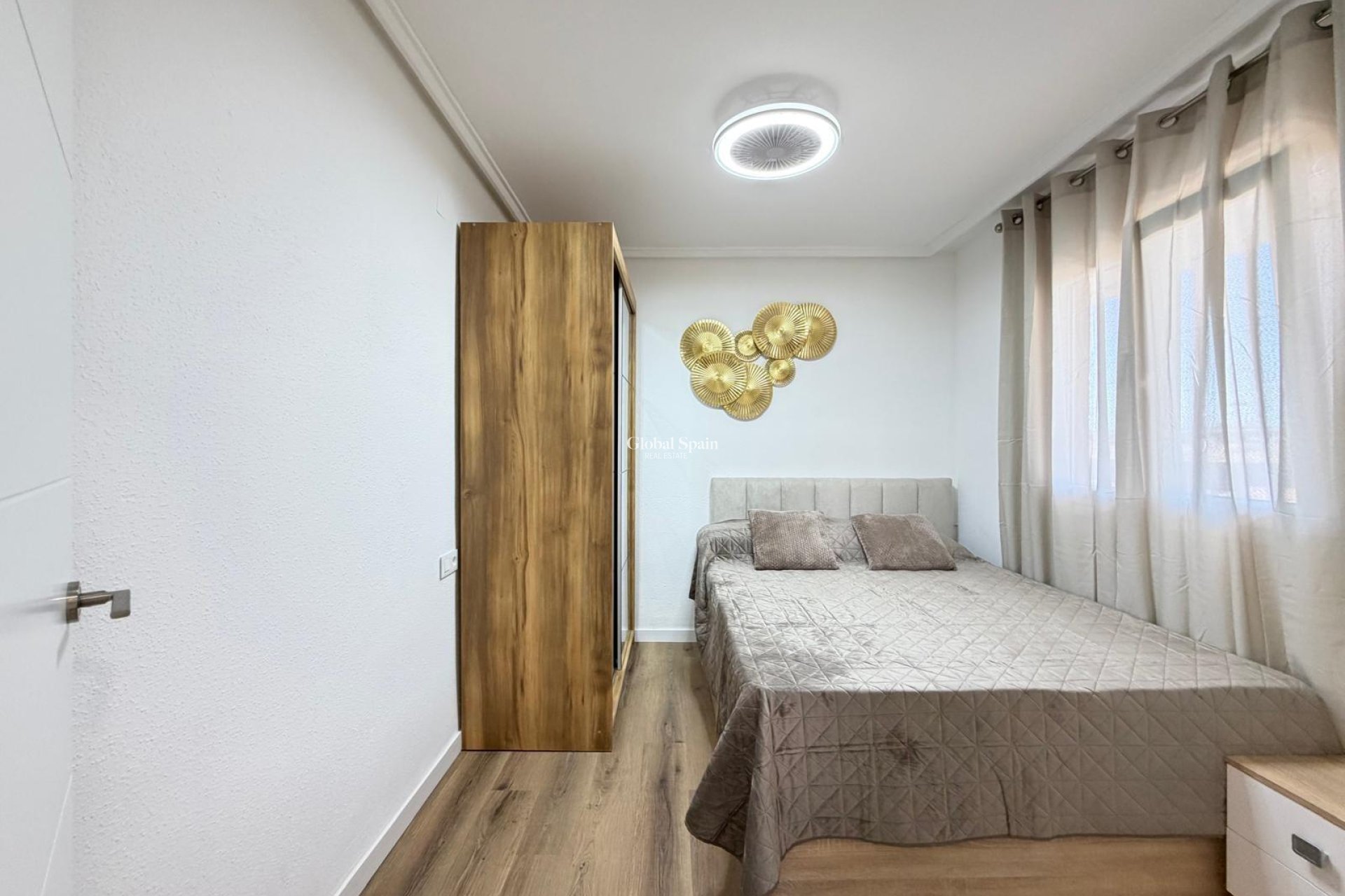 Resale - APARTMENT -
TORREVIEJA - Parque de las Naciones