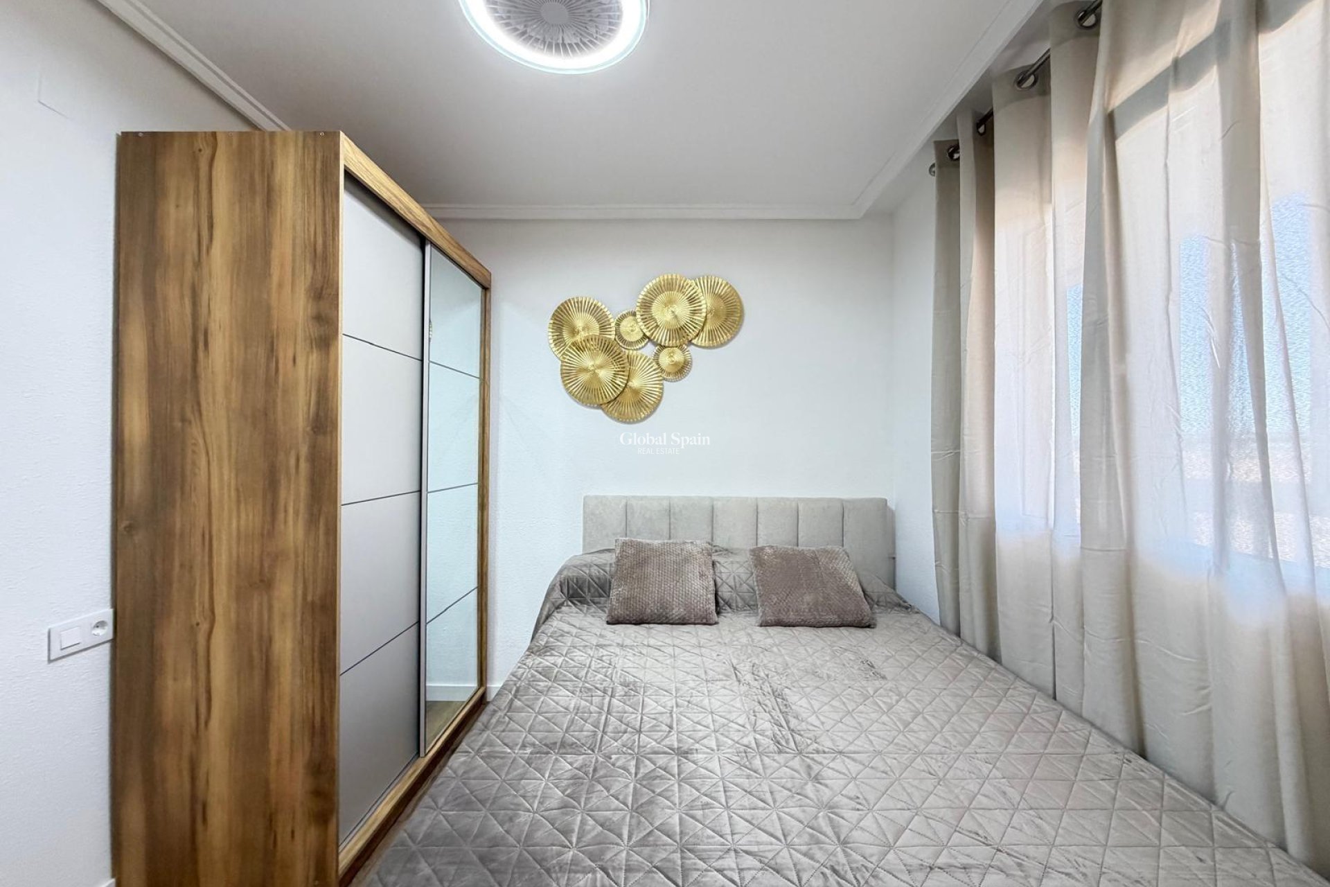 Resale - APARTMENT -
TORREVIEJA - Parque de las Naciones