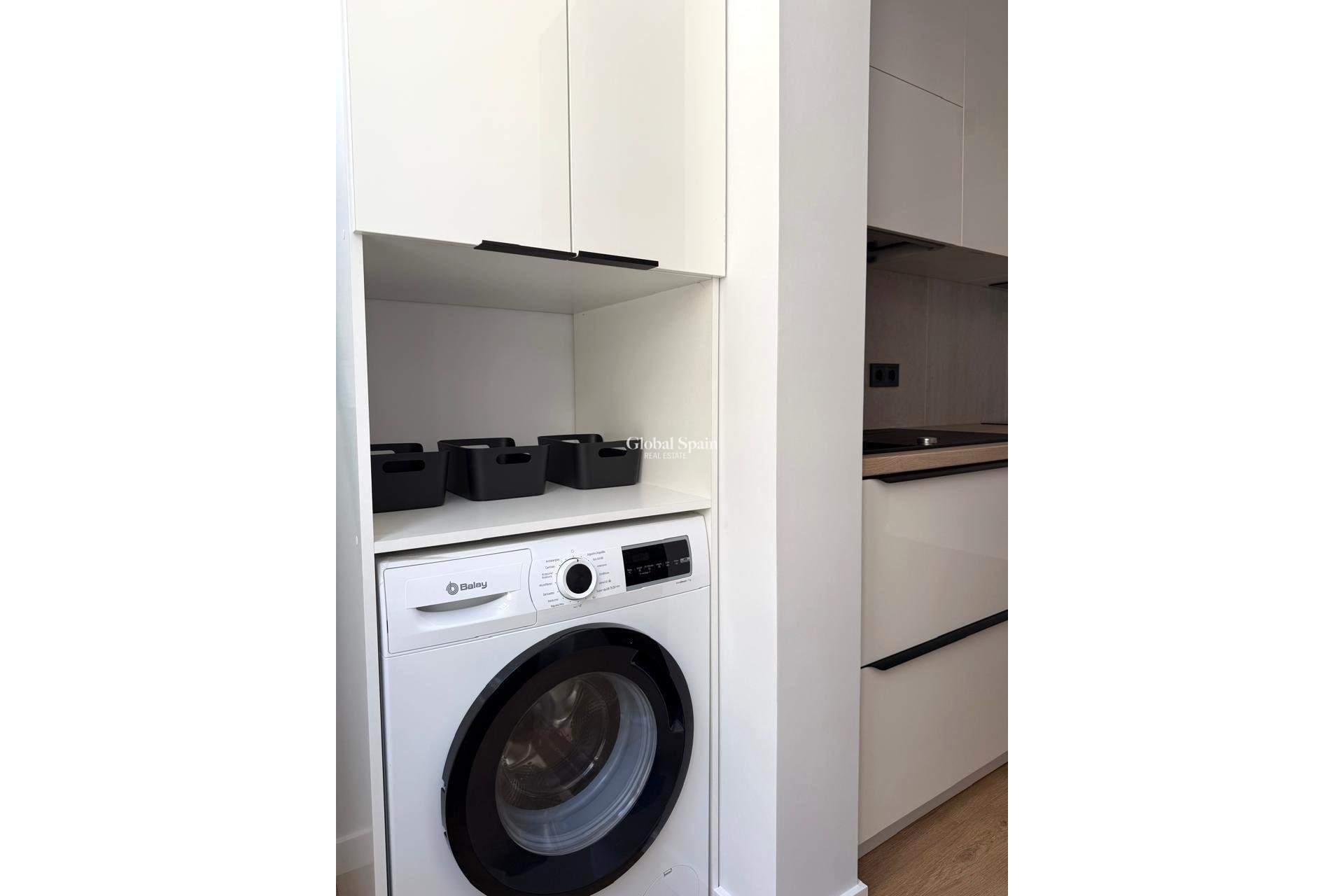 Resale - APARTMENT -
TORREVIEJA - Paseo maritimo