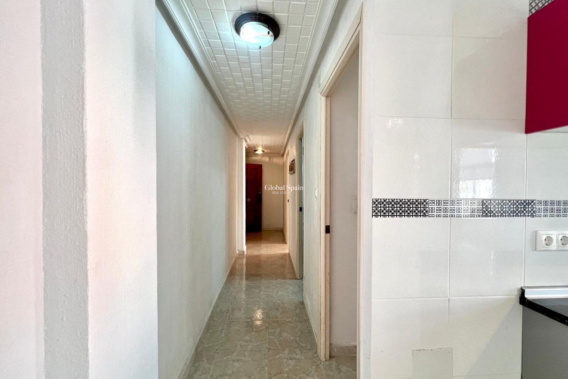 Resale - APARTMENT -
TORREVIEJA - Paseo maritimo