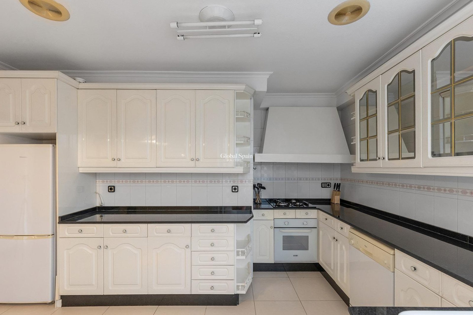 Resale - APARTMENT -
TORREVIEJA - Paseo maritimo