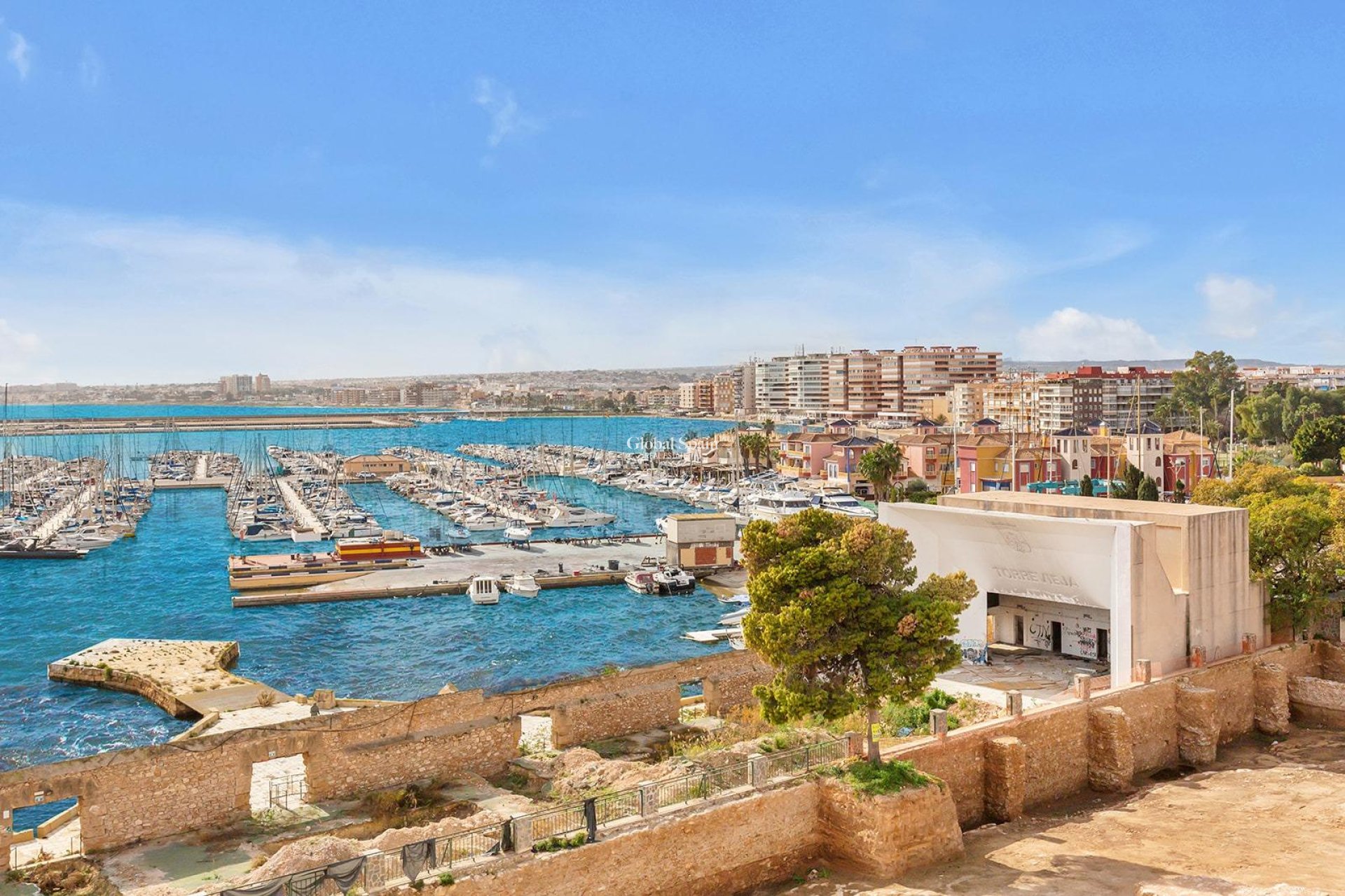 Resale - APARTMENT -
TORREVIEJA - Paseo maritimo