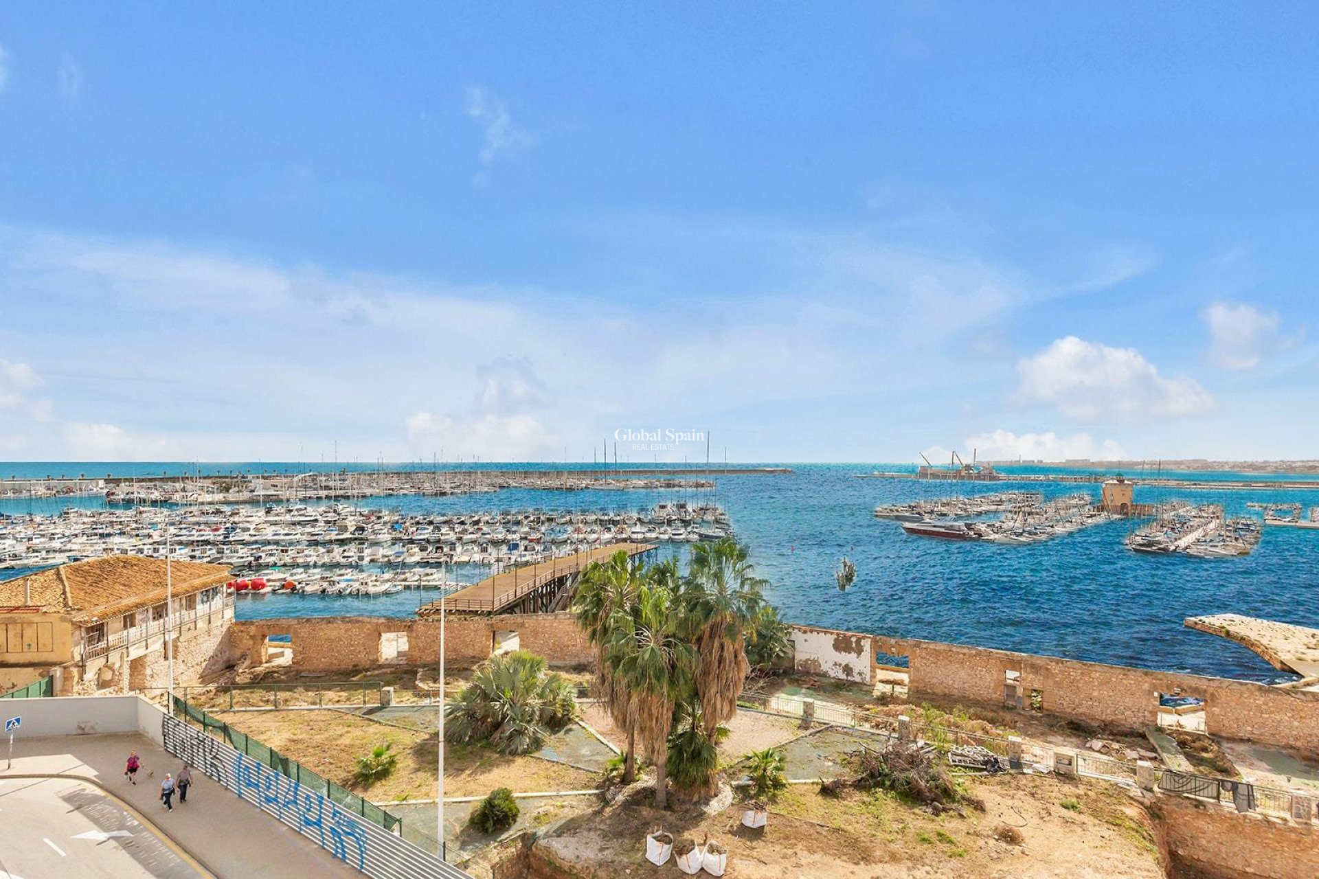 Resale - APARTMENT -
TORREVIEJA - Paseo maritimo