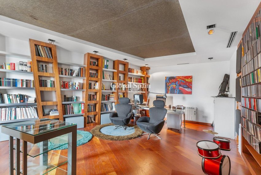 Resale - APARTMENT -
TORREVIEJA - Paseo maritimo