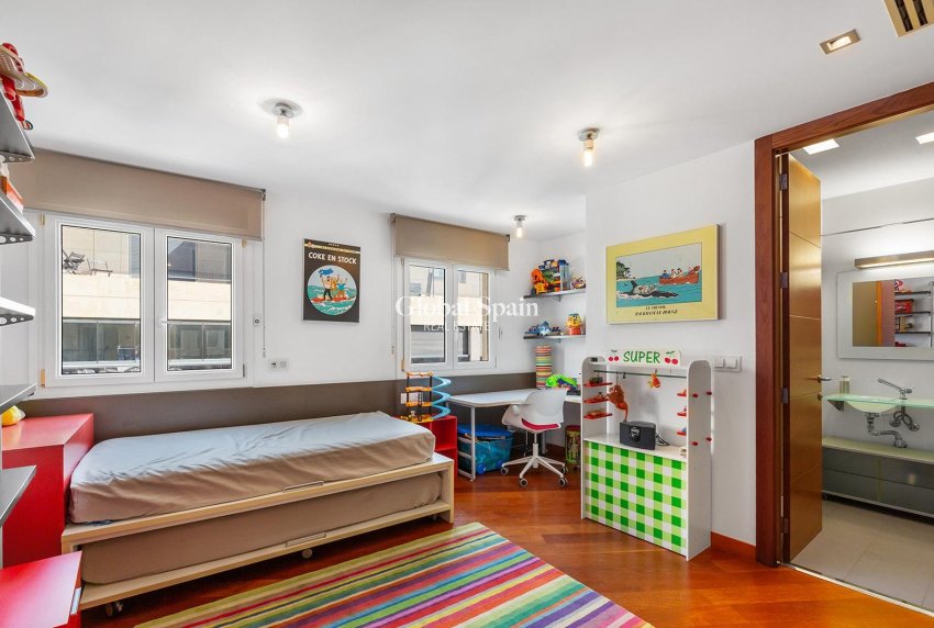 Resale - APARTMENT -
TORREVIEJA - Paseo maritimo