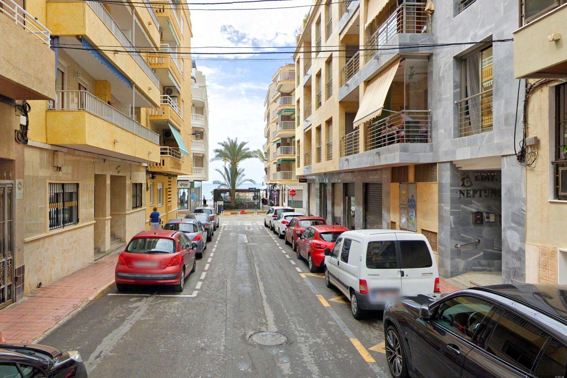 Resale - APARTMENT -
TORREVIEJA - Paseo maritimo