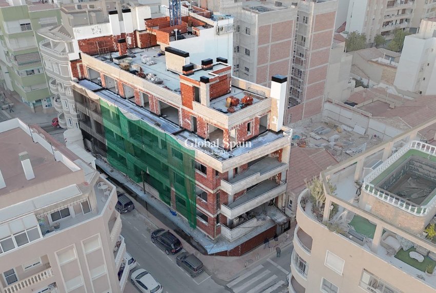 Resale - APARTMENT -
TORREVIEJA - Paseo maritimo