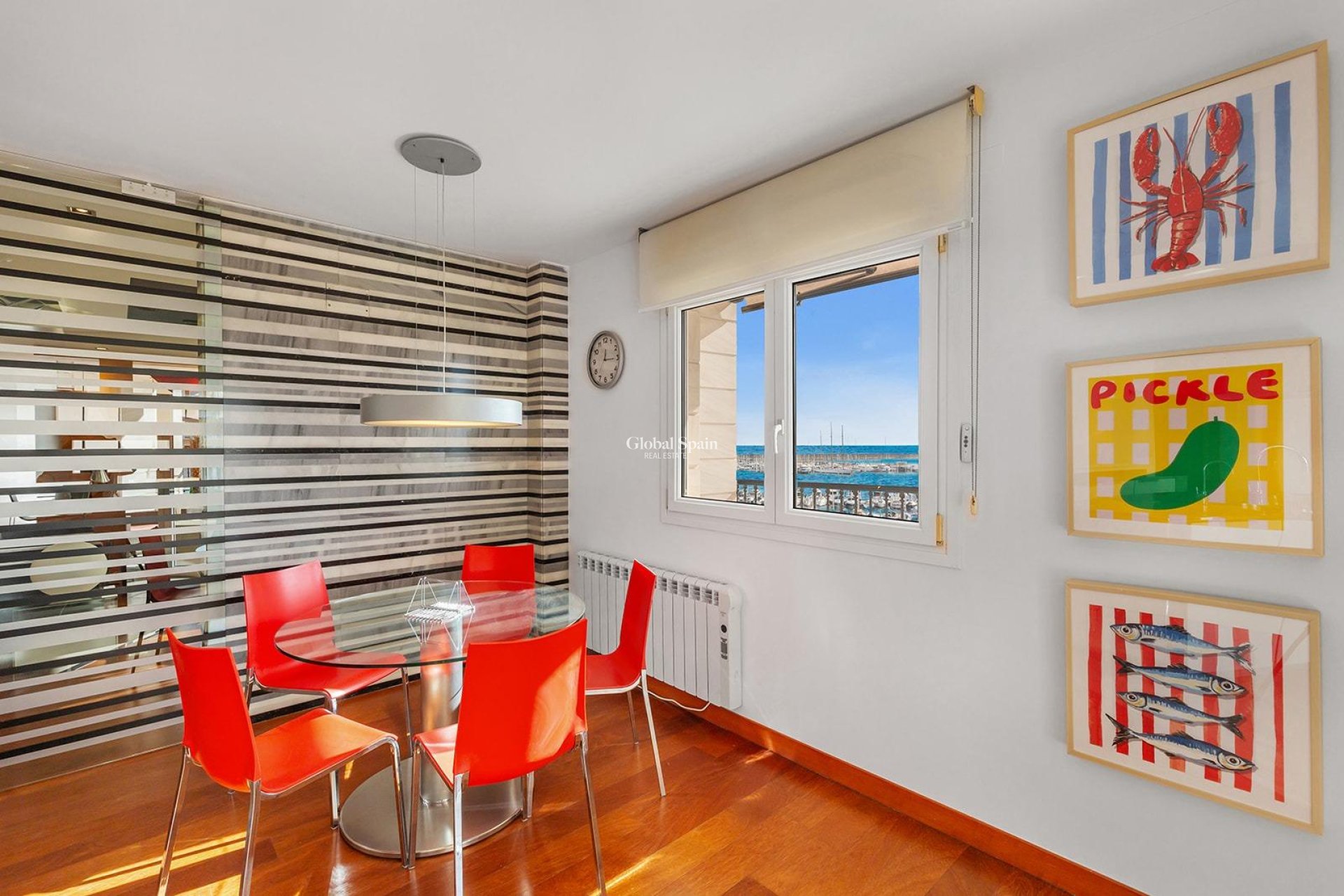 Resale - APARTMENT -
TORREVIEJA - Paseo maritimo