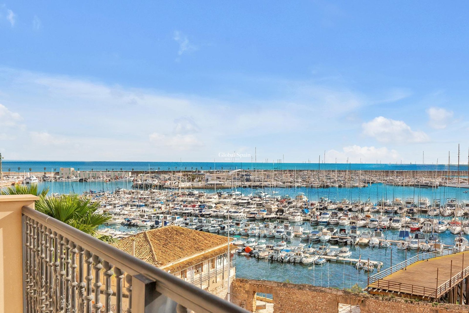 Resale - APARTMENT -
TORREVIEJA - Paseo maritimo