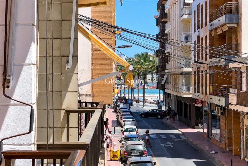 Resale - APARTMENT -
TORREVIEJA - Paseo maritimo