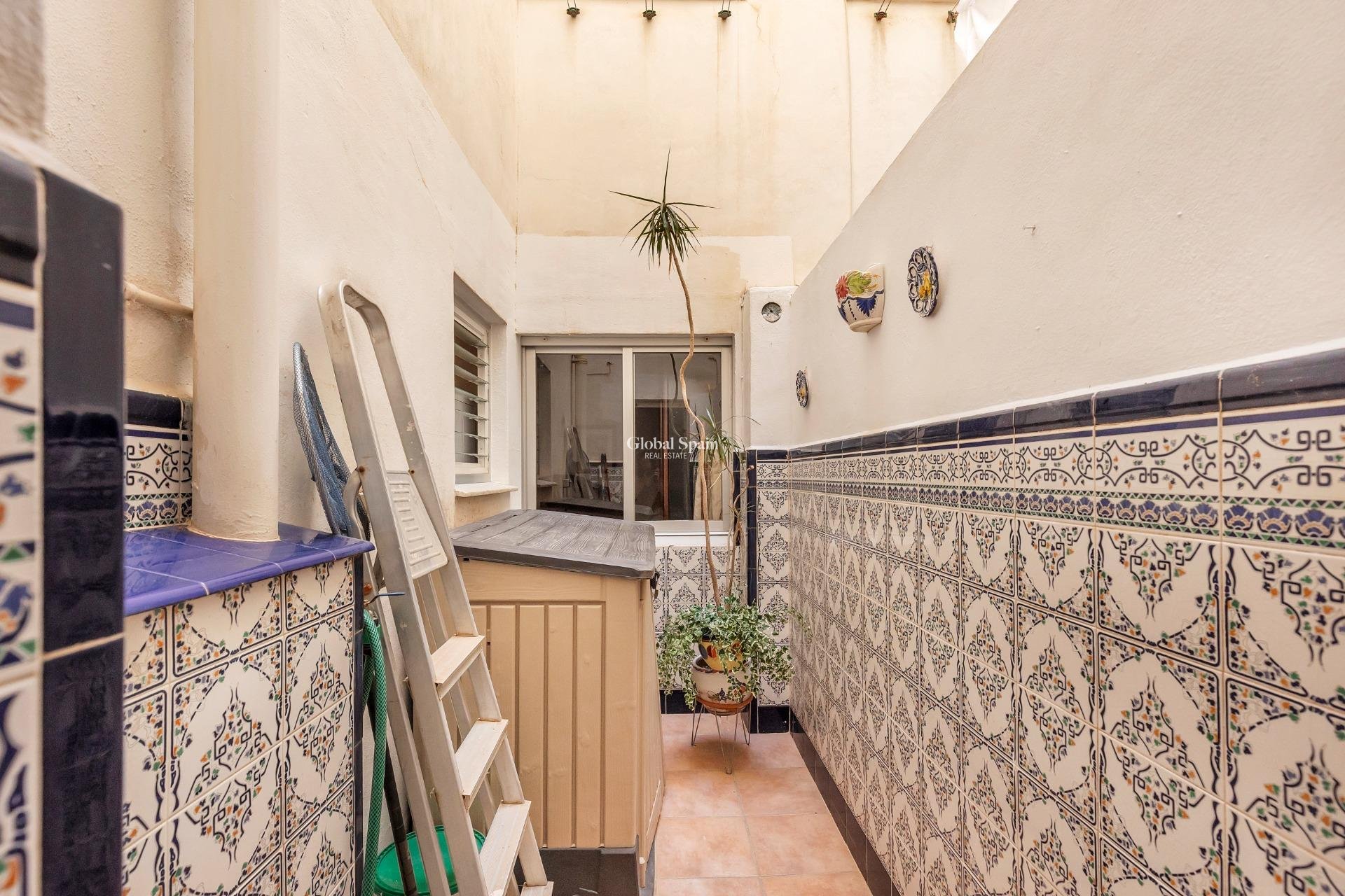 Resale - APARTMENT -
TORREVIEJA - Paseo maritimo