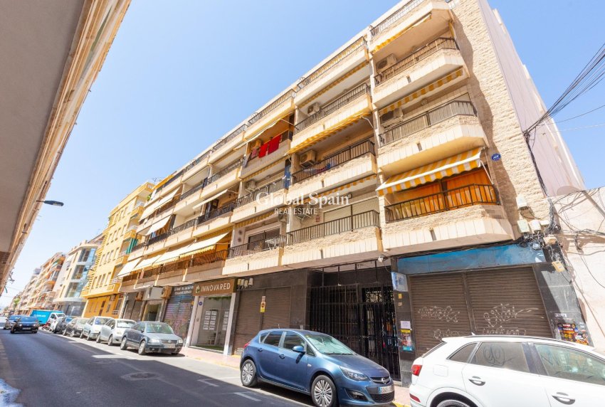 Resale - APARTMENT -
TORREVIEJA - Paseo maritimo