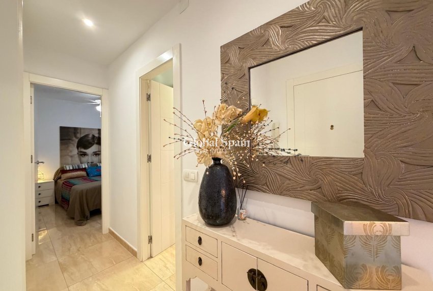Resale - APARTMENT -
TORREVIEJA - Paseo maritimo