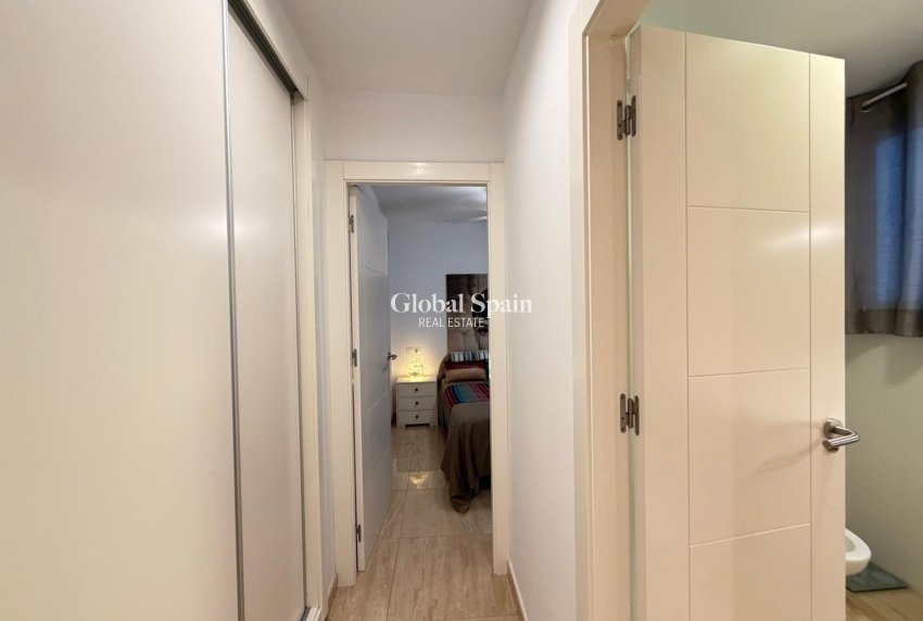 Resale - APARTMENT -
TORREVIEJA - Paseo maritimo