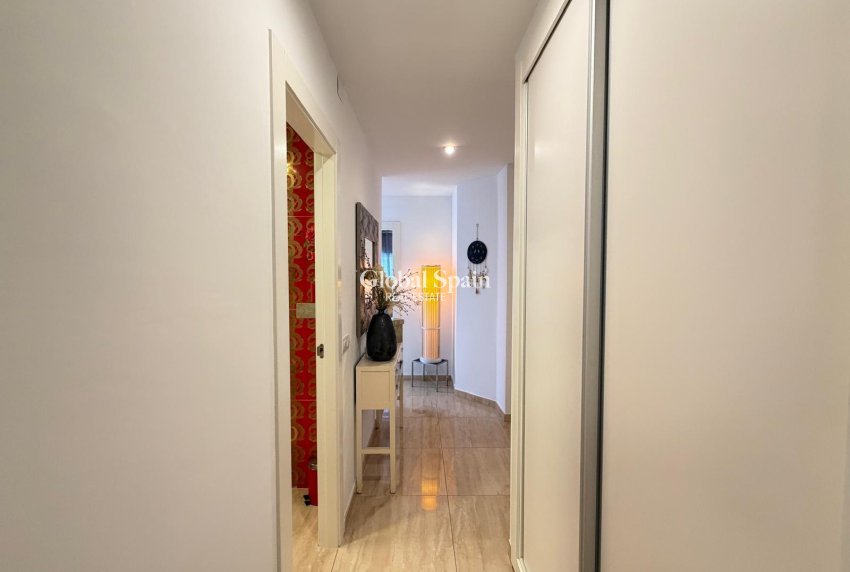 Resale - APARTMENT -
TORREVIEJA - Paseo maritimo