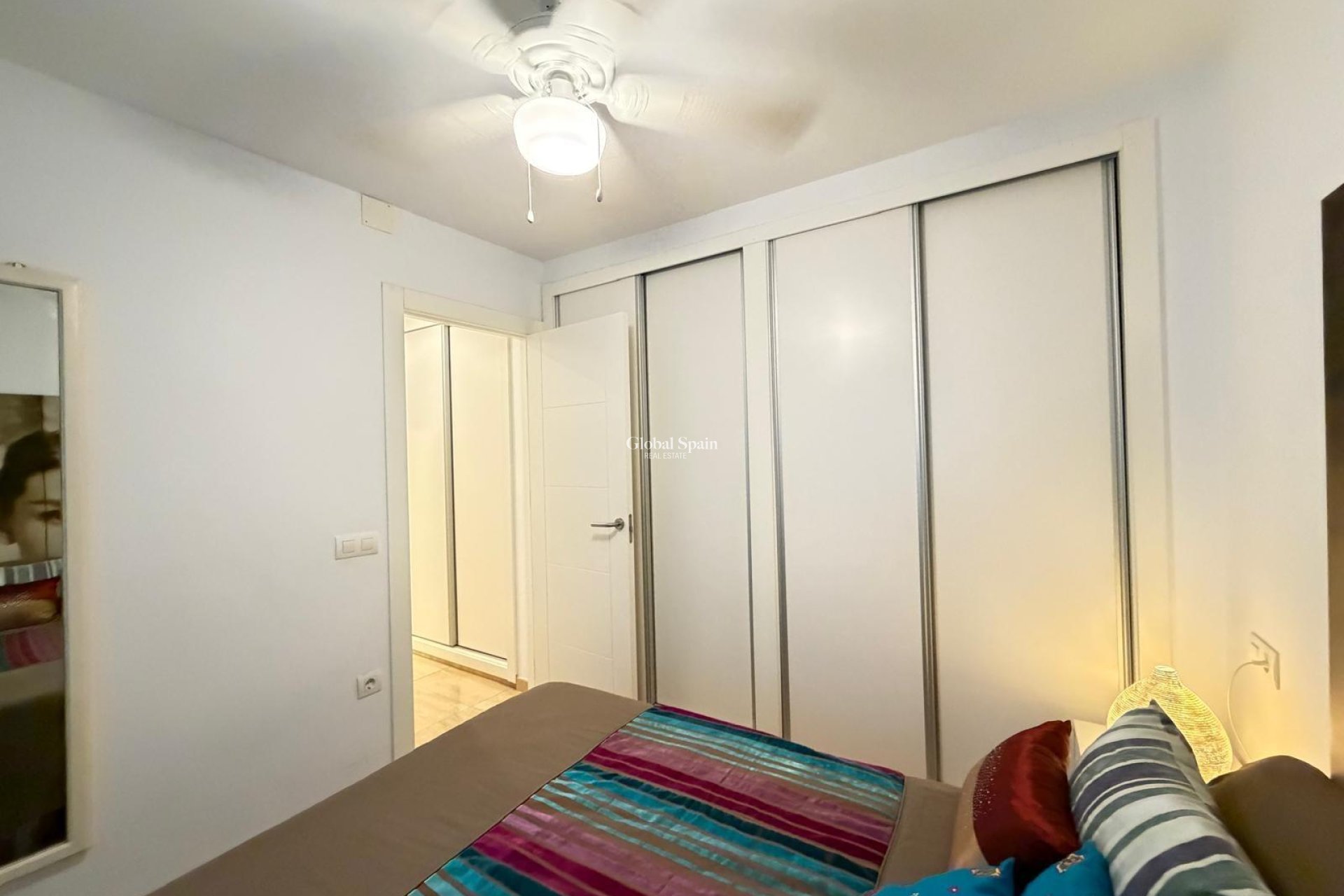 Resale - APARTMENT -
TORREVIEJA - Paseo maritimo