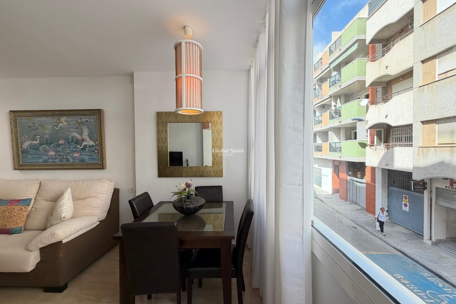 Resale - APARTMENT -
TORREVIEJA - Paseo maritimo