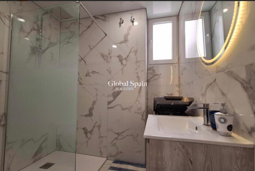Resale - APARTMENT -
TORREVIEJA - Playa Acecion