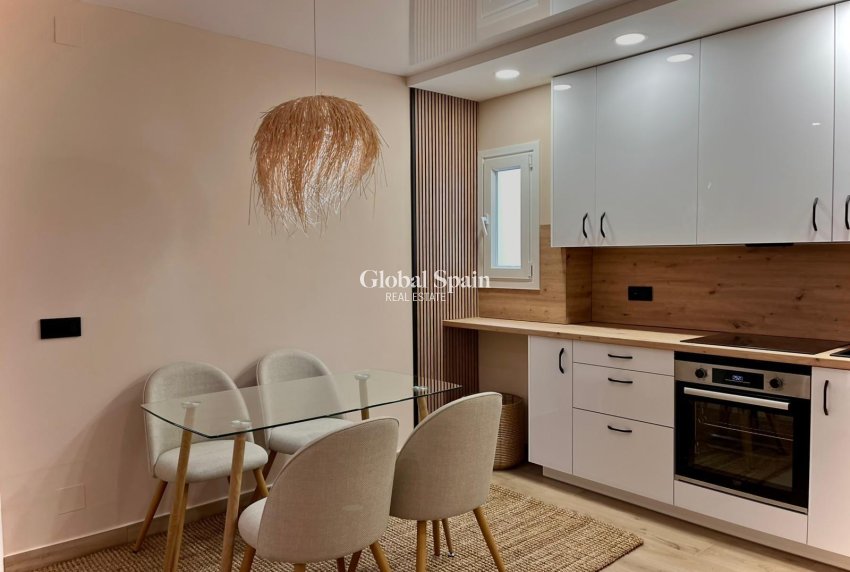 Resale - Apartment -
TORREVIEJA - Playa de los Locos