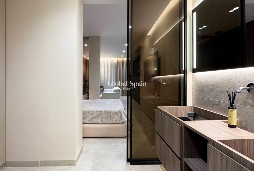 Resale - APARTMENT -
TORREVIEJA - Playa de los Locos